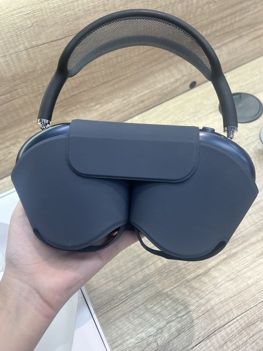 AirPods Max - 1 поколение.