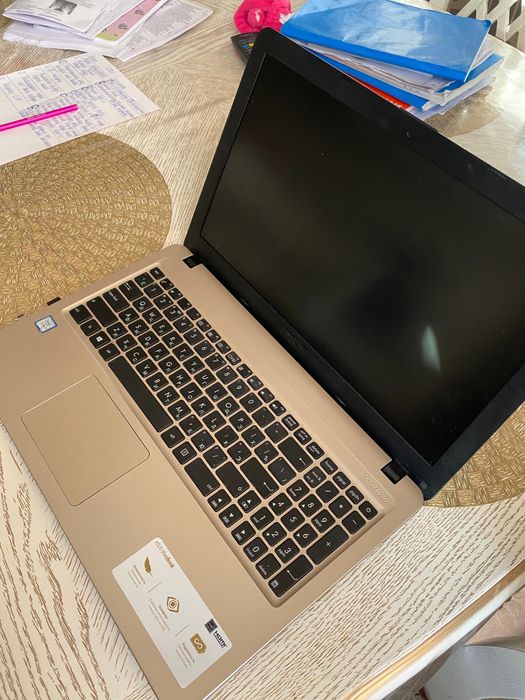 Продаю ноутбук в хорошем состояний