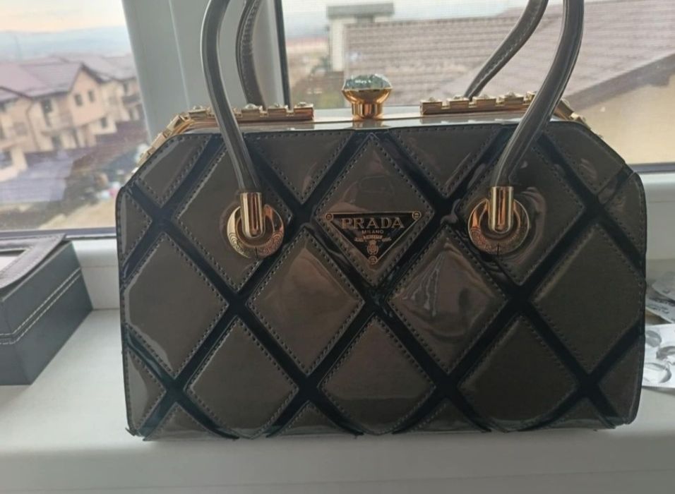 Vand/schimb geanta prada