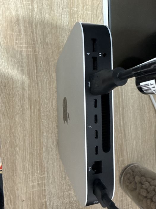 Vand mini mac m2 pro impecabil