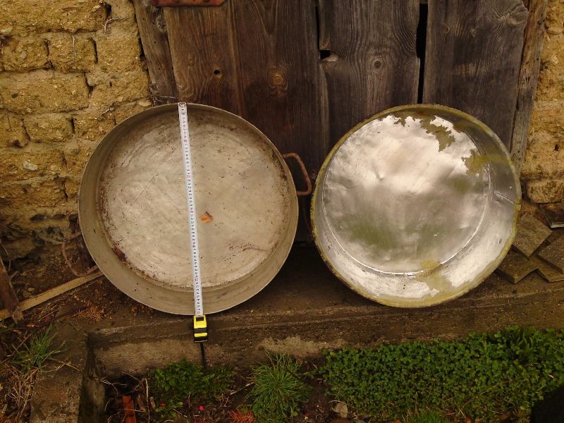 Продавам метални тави 5 броя за приготвяне на лютеница сладка и др !!!