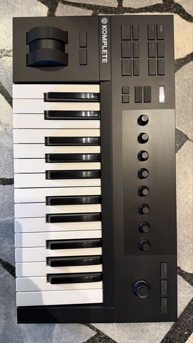 Native Instruments Komplete Kontrol A25 – Миди клавиатура