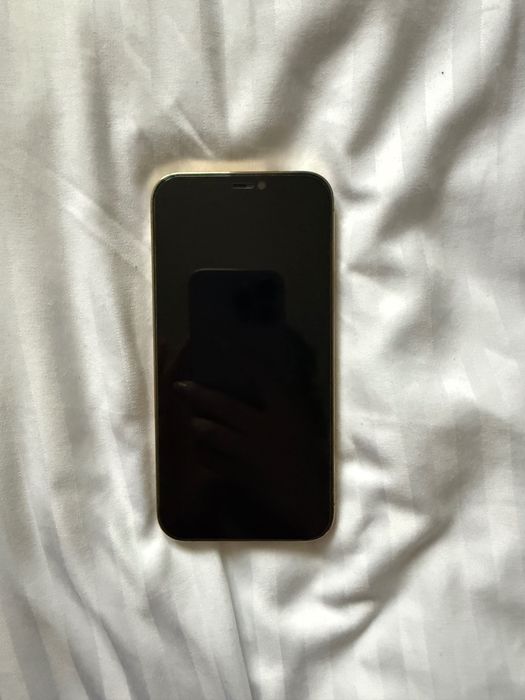Telefon iphone 12 pro.