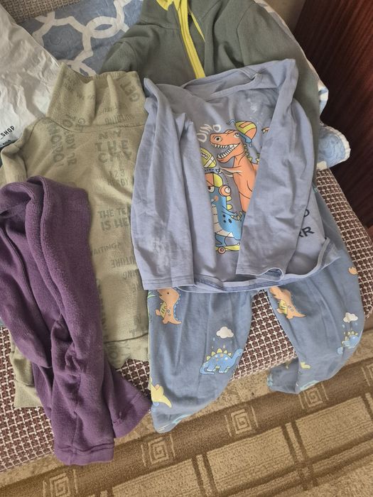 Отдам за шоколадку пакет вещей