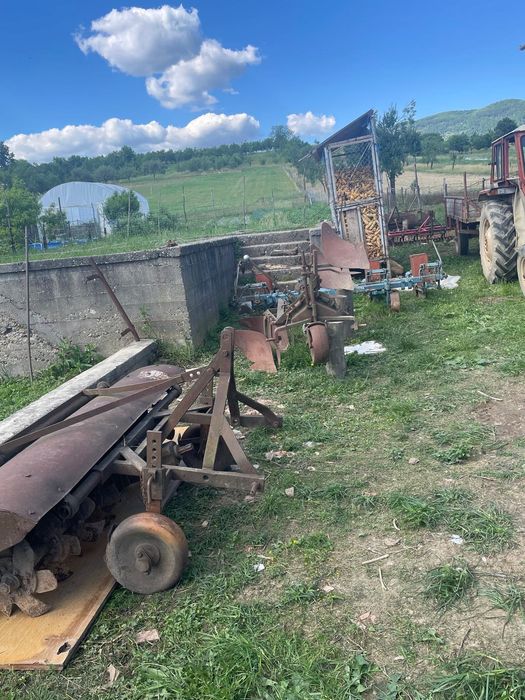 Tractor McCormik international 354 cu tot cu utilaje