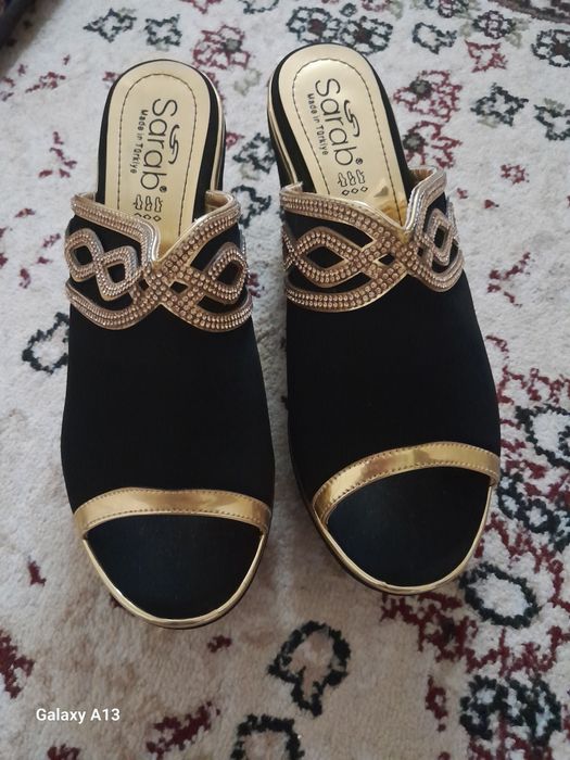 Kiyimlar, oyoq kiyimlar