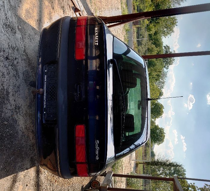 Продавам Рено Сафран 1 и 2 генерация на части