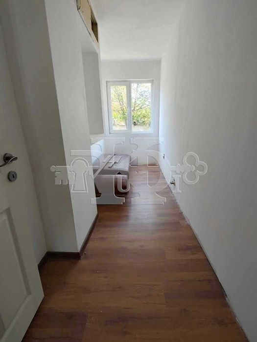 Продава се Тристаен апартамент в Добрич, Христо Ботев - 90 кв.м за 901 €/кв.м - Снимка #4