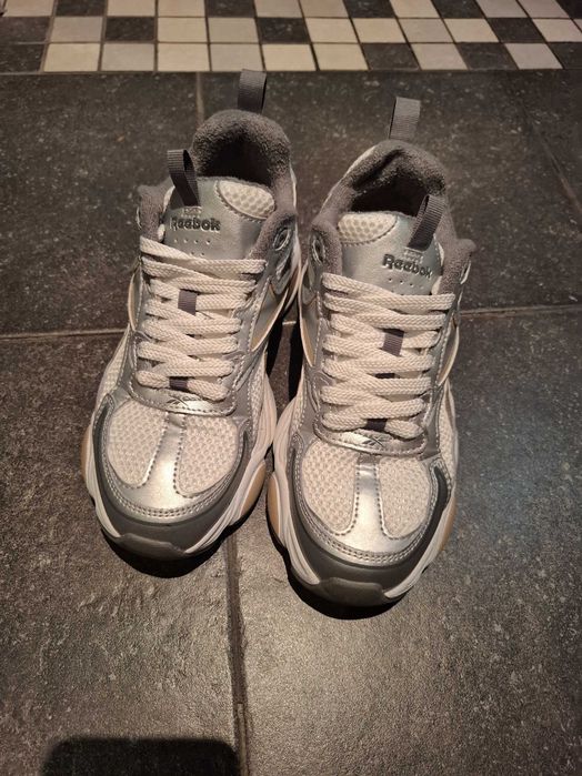 НОВИ маратонки Reebok 30€