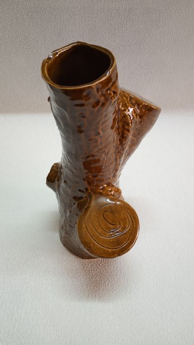 Продается интерьерная керамическая ваза.