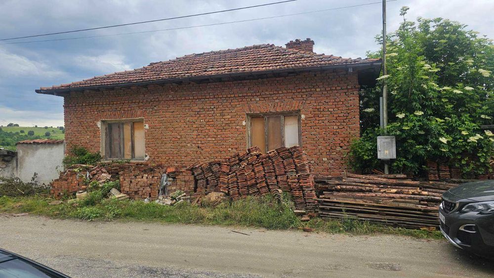 Недвижим имот - къща в село Дъбравите, обл.Пазарджик, община Белово