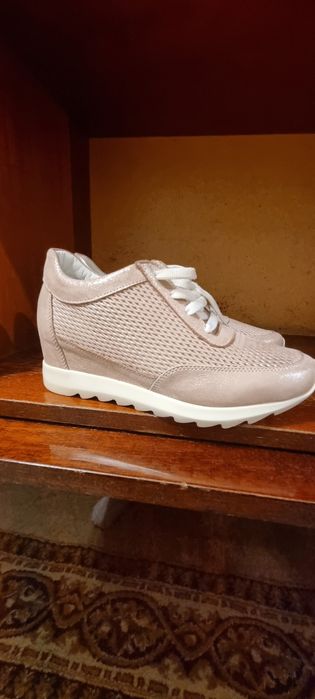 Кожаные кроссовки 37р