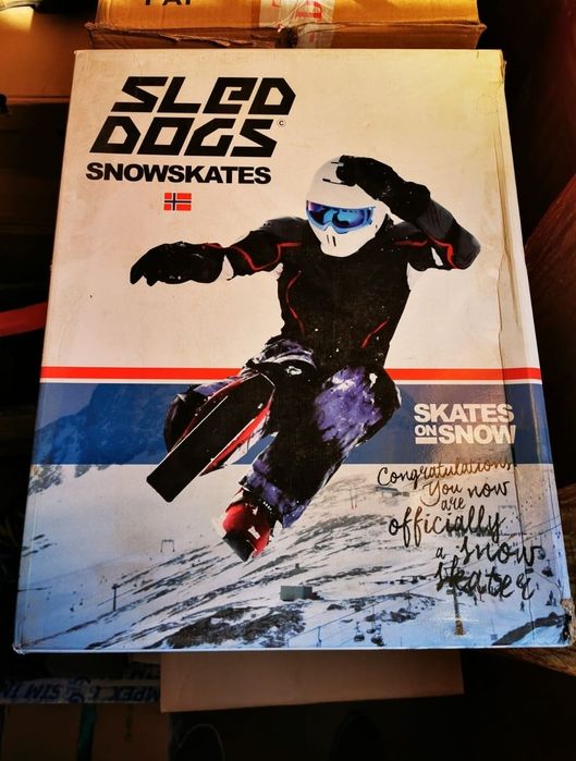 Vând Sled Dogs Halden V2 impecabili