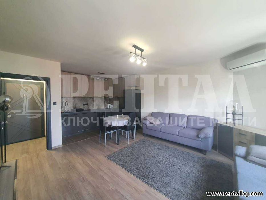 Дава се под наем Тристаен апартамент в Пловдив, Център - 110 кв.м за 764.49 € - Снимка #2