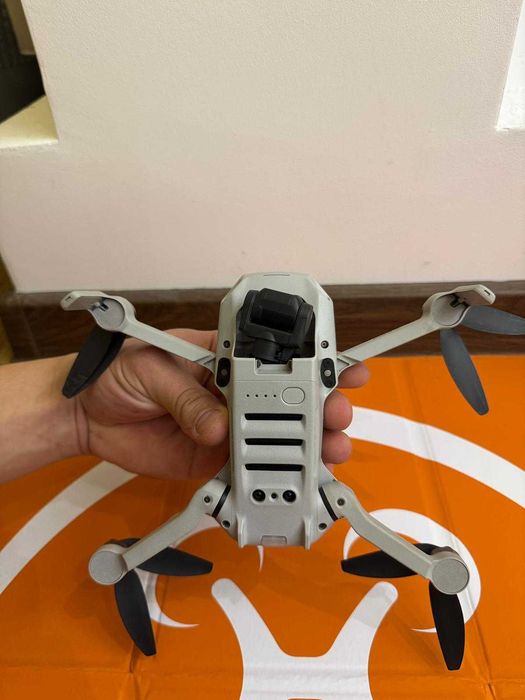 Vand drona DJI Mini 2 Fly More Combo – 4K + multe accesorii