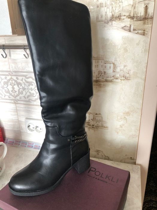 Женские сапоги с высоким голенищем