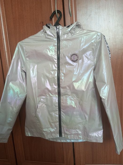 Продам тедди и ветровку на девочку