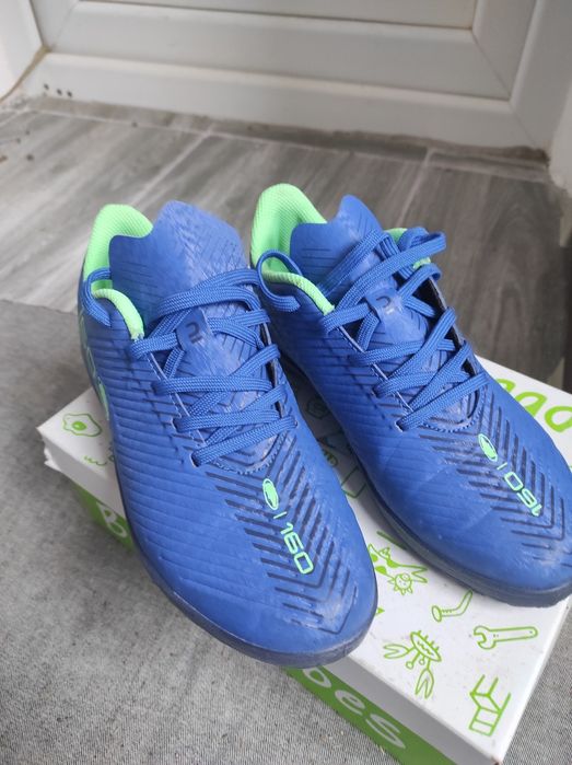 Adidași fotbal mărimea 35
