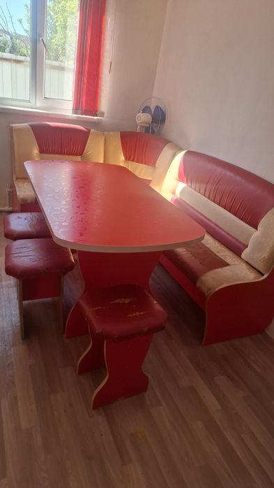 Продам стол кухонный