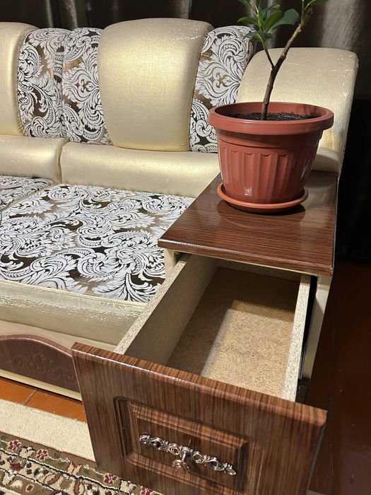 Продам б/у диван-уголок