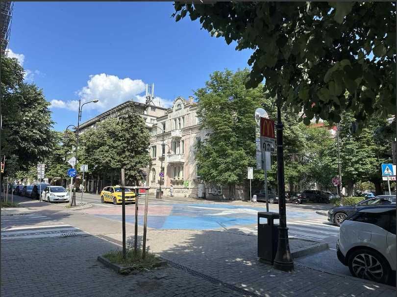 Дава се под наем Офис в Варна, Център - 42 кв.м за 1275 € - Снимка #2