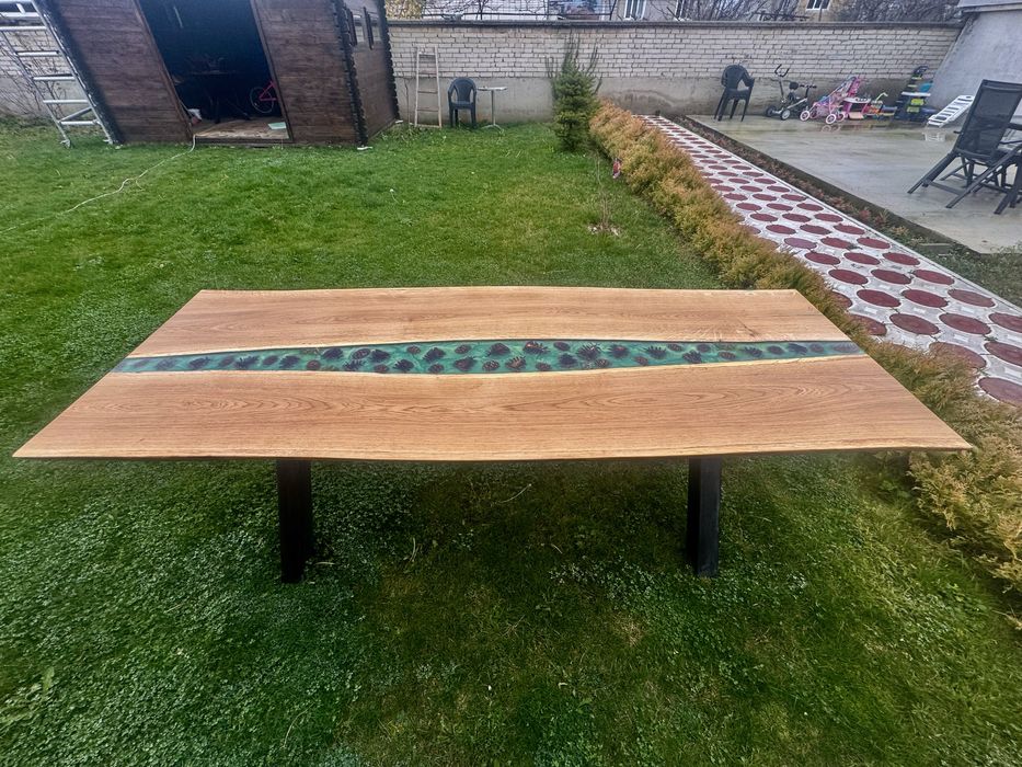 Трапезна маса от Епоксидна Смола.