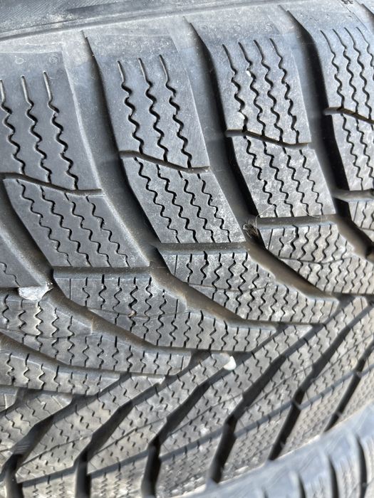 Jante aliaj Land Rover R18 cu anvelope de iarna 255 60 R18