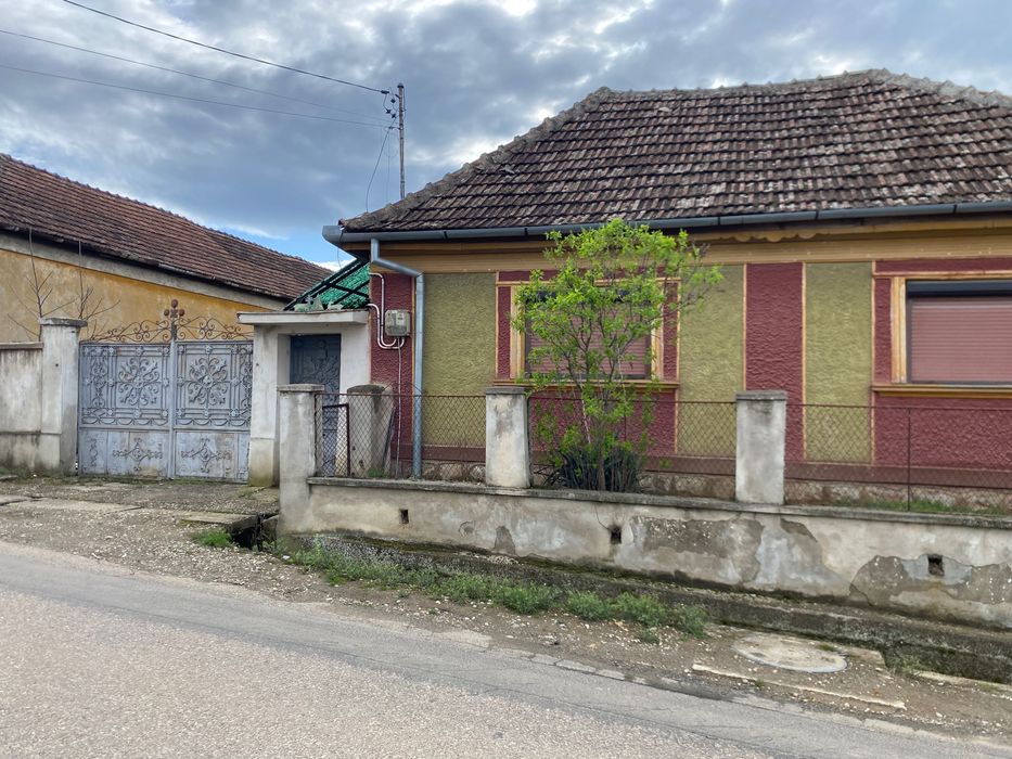 Vând casa in Cordau