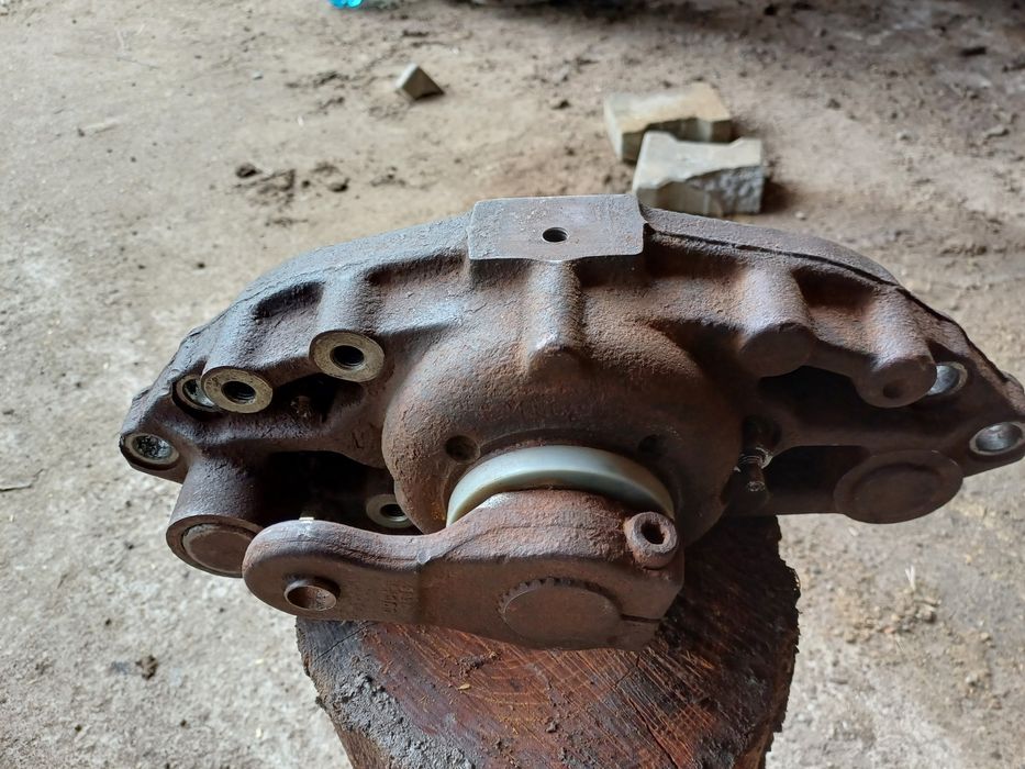 Vând etrier autocar mercedes artego 2004 sau orice piesa