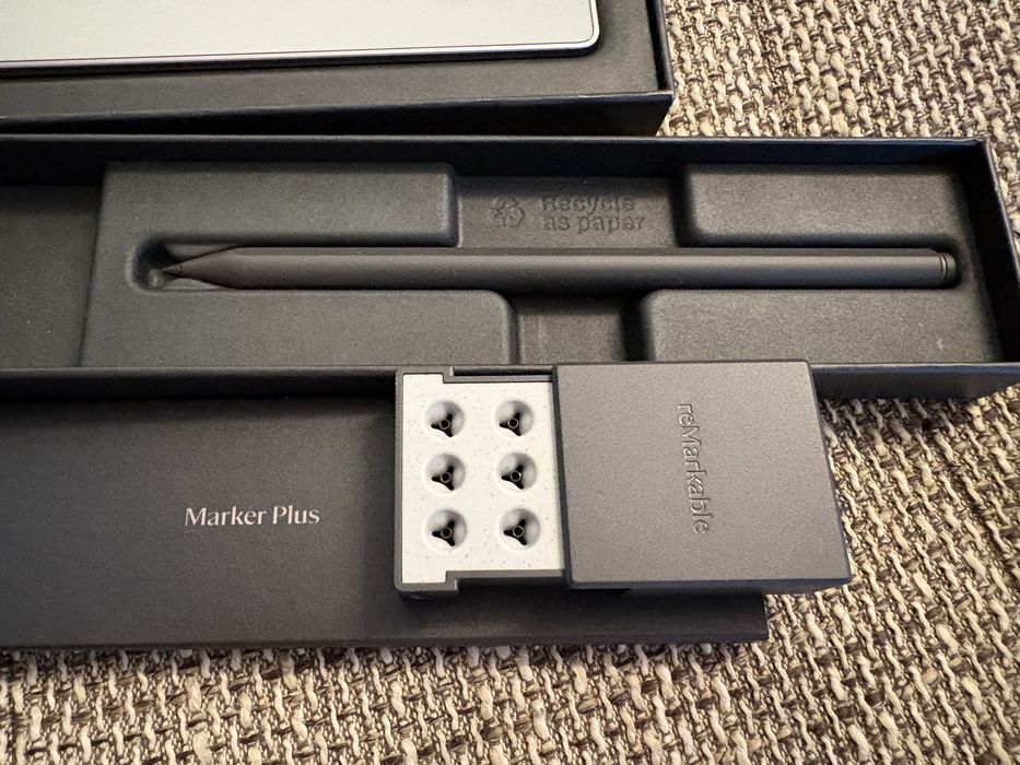 ReMarkable Paper Pro + Book Folio +Marker Plus