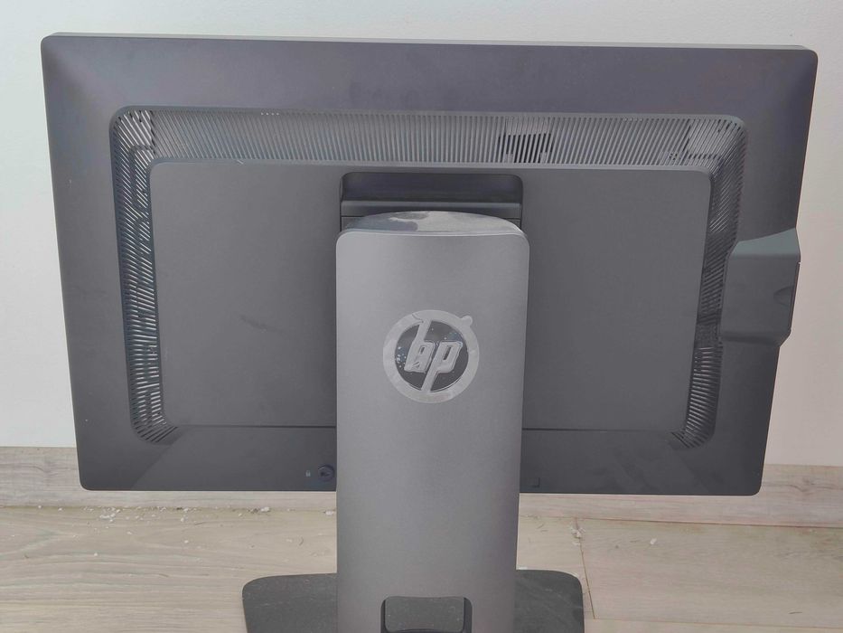 HP Z24i IPS Display