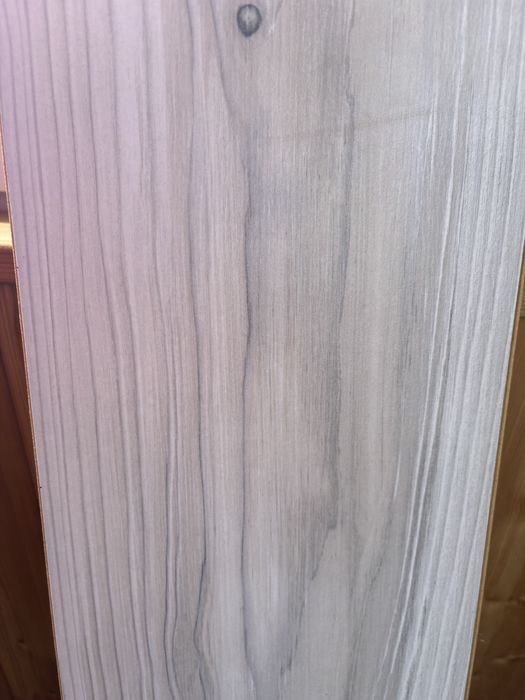 Продам остатки ламината  недорого