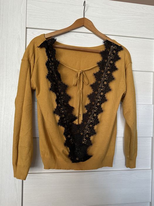Блуза с ефектен гръб /цвят горчица/