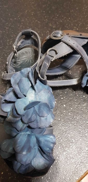Продавам маркови сандали на марката Neosens и Pikolinos