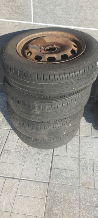 Гуми с джанти  за Форд Фиеста