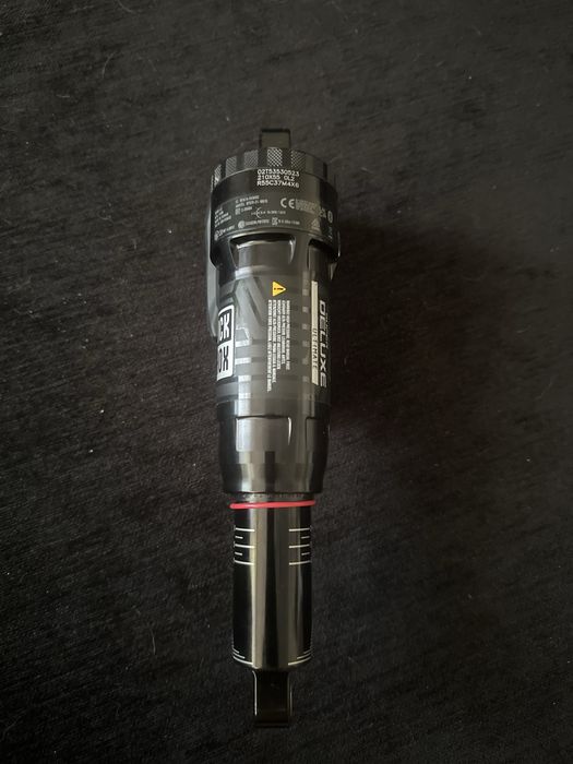 URGENT!!        Vand  rockshock super deluxe ultimate flight attendand
