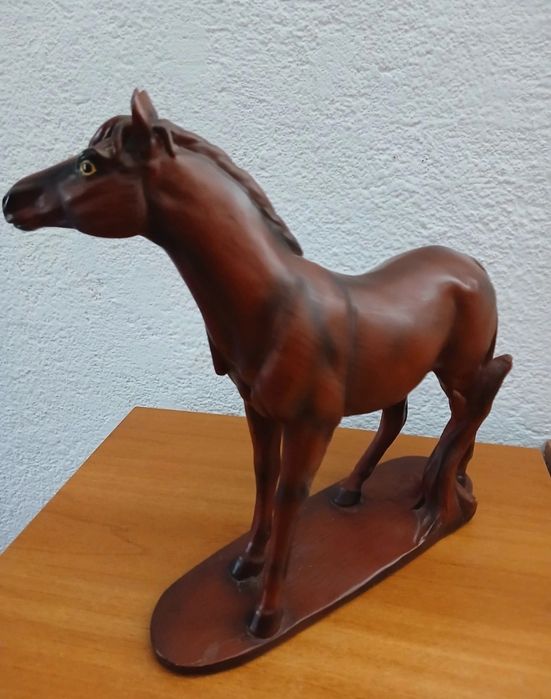 Statueta cal, statuie cal
