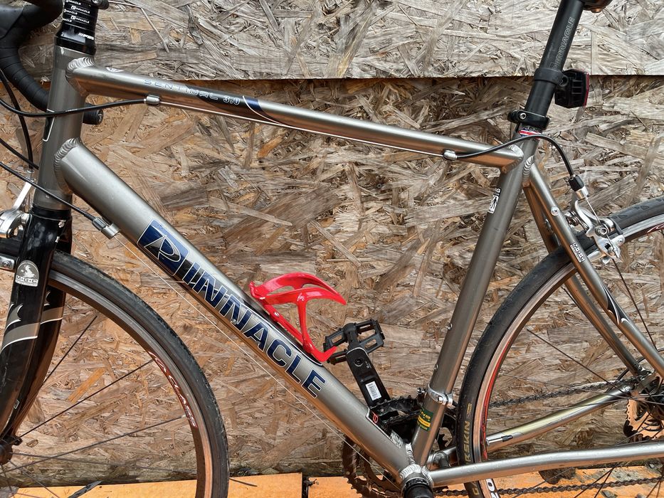 Bicicleta cursiera pinnacle furca de carbon roti 28” shimano 105