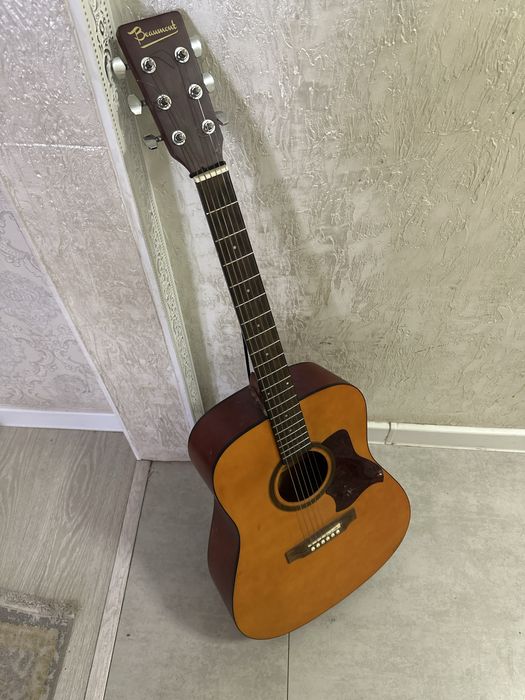 Гитара очень хорошая 4лет в моих руках