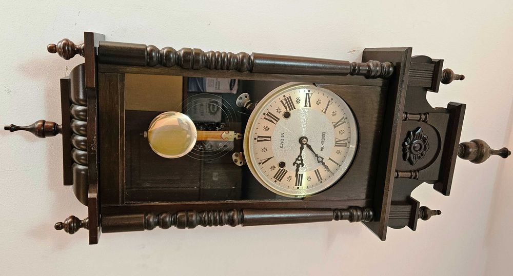 Ceas de perete cu pendul  Concordia  31 Days