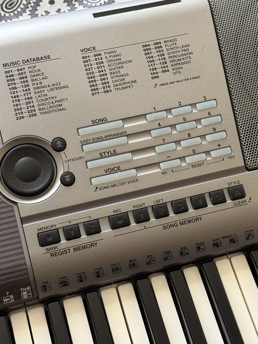 Синтезатор Yamaha ,5 октави YPT 400