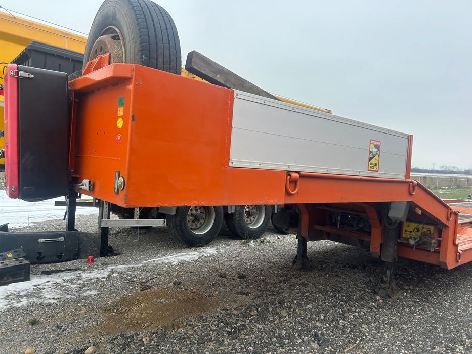 Vând   Închirieze    Remorcă  transport  utilaje