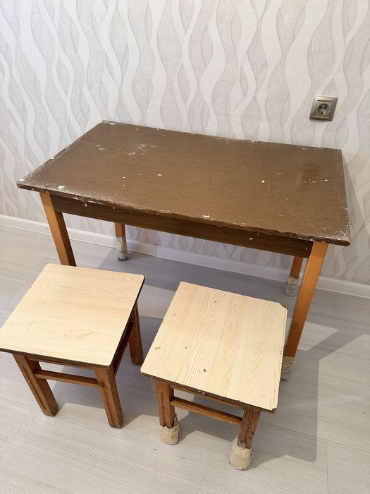 Стол + 2 стула все за 3000