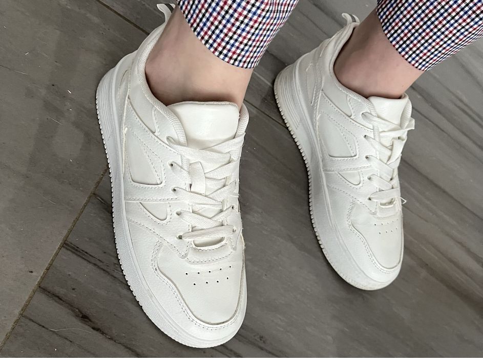 Adidasi Sinsay ca noi