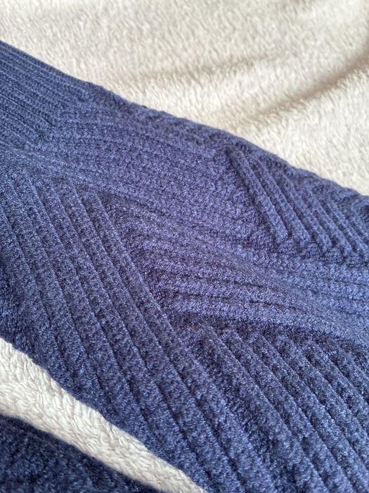 Плетен тъмносин пуловер