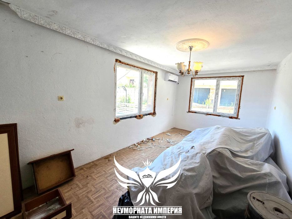 Продавам тристаен апартамент 94кв. на първи етаж с паркомясто в гр.Асеновград, кв.Долни Воден - снимка 1