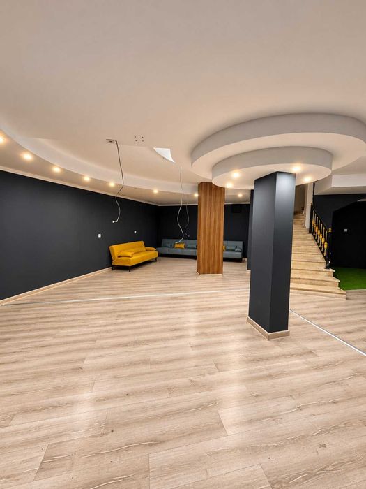 Дава се под наем Магазин в Пловдив, Кършияка - 230 кв.м за 1000 € - Снимка #1