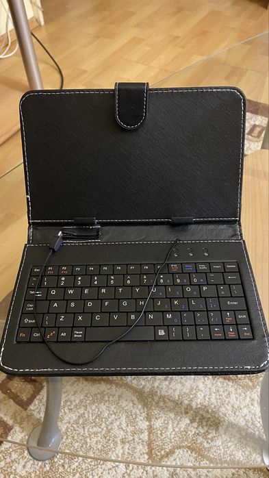 Husa tableta cu tastatura