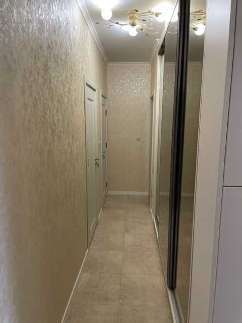 Продава се Двустаен апартамент в Варна, Възраждане 1 - 85 кв.м за 1800 €/кв.м - Снимка #4