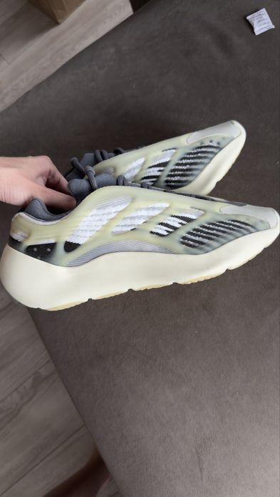 Adidas Yeezy 700 V3 Fade Salt оригинал | новые | US10